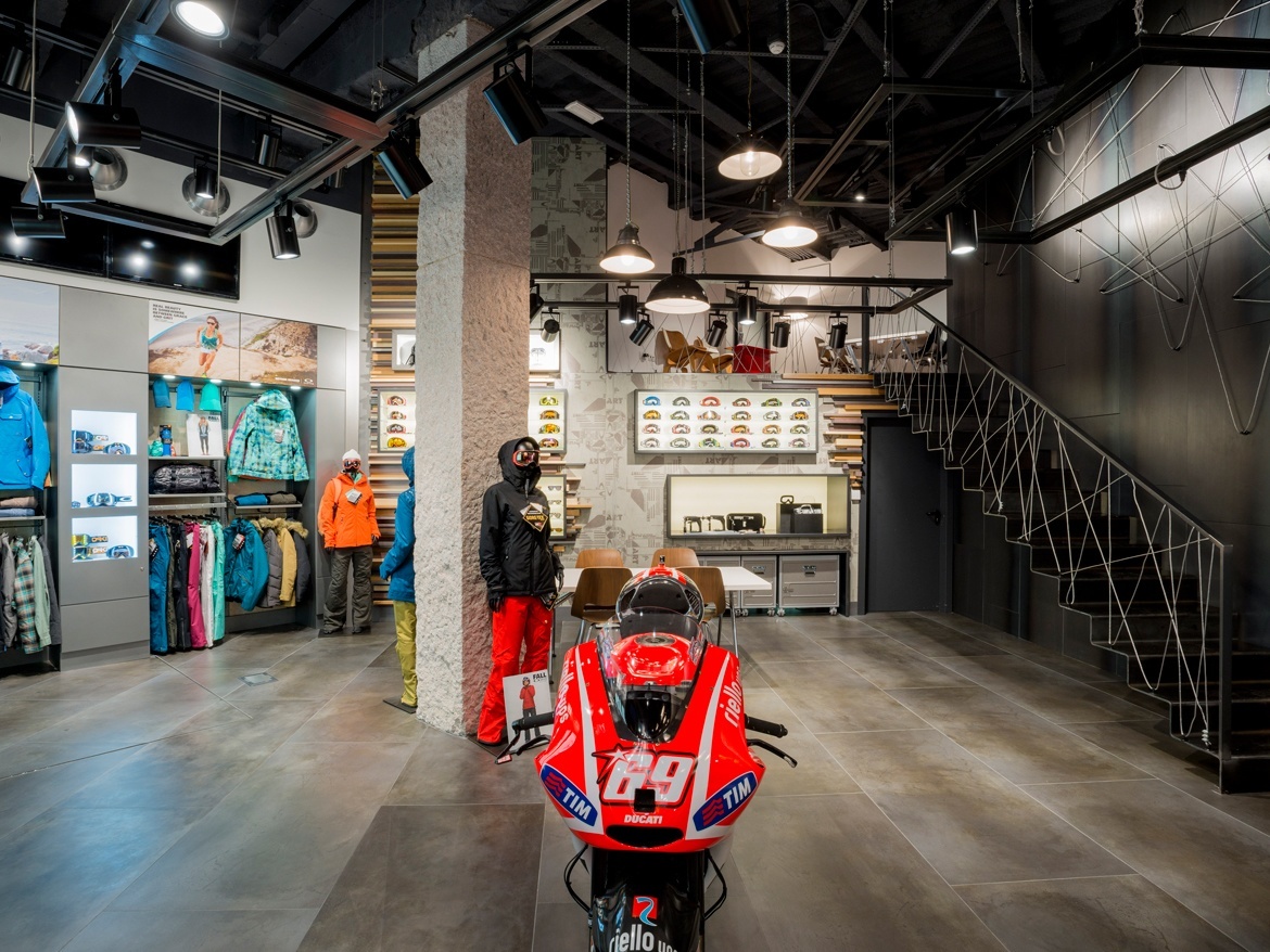 oakley showroom